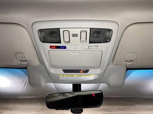 Used 2017 Subaru Outback 2.5i Limited image 16