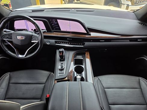 Used 2023 Cadillac Escalade Premium Luxury w/ LPO, Floor Liner Package AWD/4WD image 10