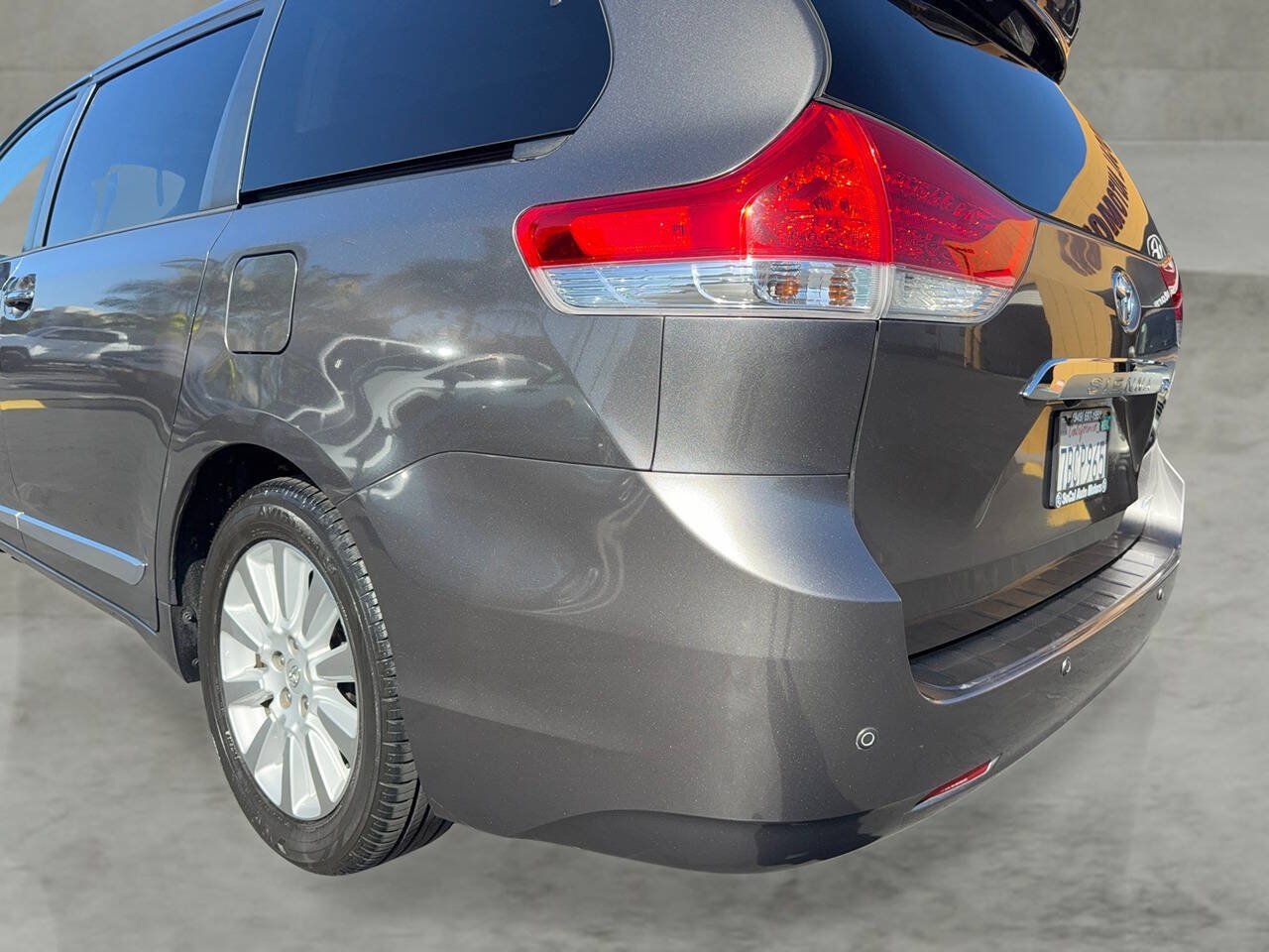Used 2013 Toyota Sienna Limited w/ Premium Pkg FWD image 29