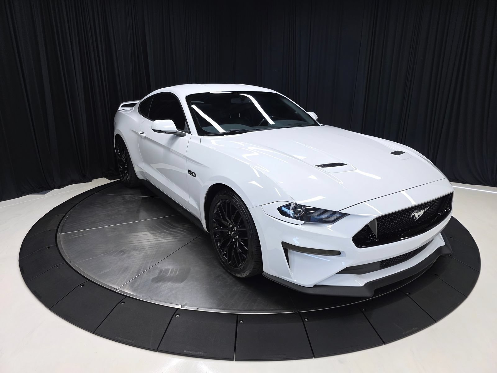 Used 2018 Ford Mustang GT Premium w/ GT Performance Package RWD image 8