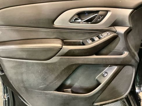 Used 2023 Chevrolet Traverse LT w/ Rear Camera Mirror Package image 21