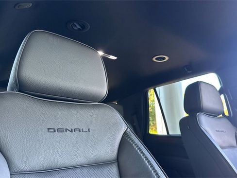 Used 2025 GMC Yukon Denali image 16