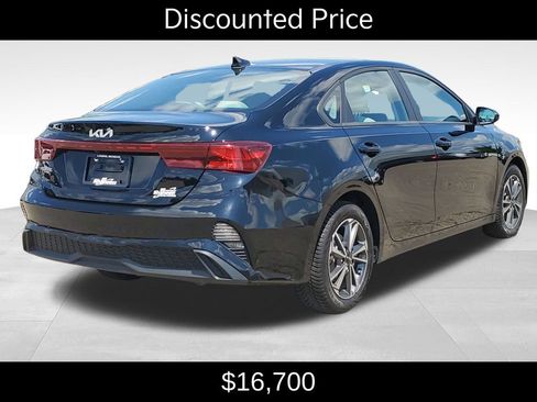 Used 2023 Kia Forte LXS FWD image 3