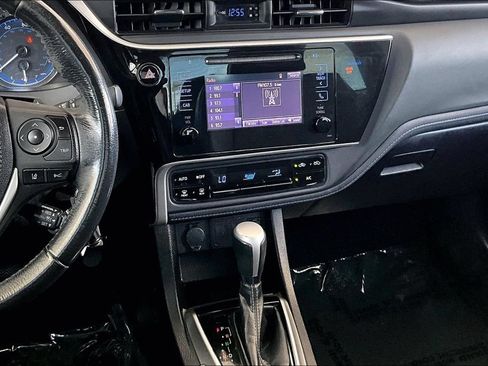 Used 2018 Toyota Corolla SE w/ Carpet Mat Package (TMS) FWD image 9