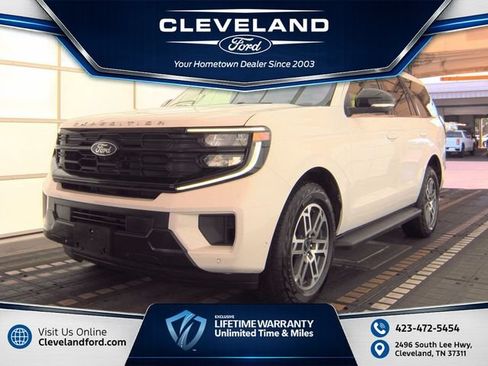 Used 2025 Ford Expedition Active AWD/4WD image 1