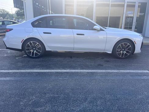 New 2025 BMW 740i xDrive image 2