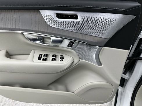 Certified 2025 Volvo XC90 T8 Ultra w/ Lounge Package image 13