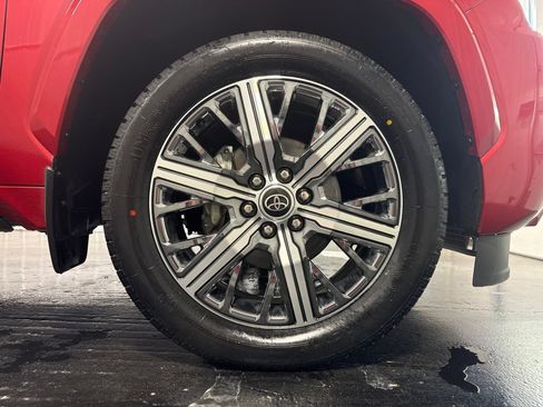 Used 2023 Toyota Sequoia Capstone AWD/4WD image 15