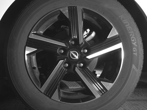 Used 2025 Nissan Sentra SV image 14