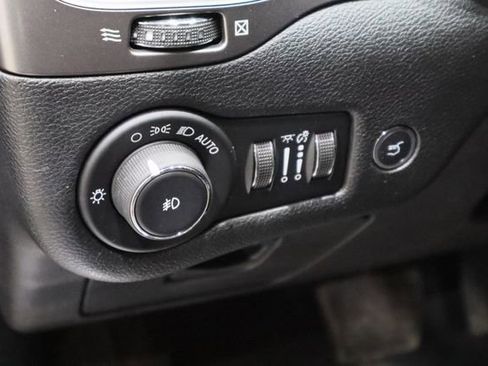 Used 2020 Jeep Cherokee Limited image 23