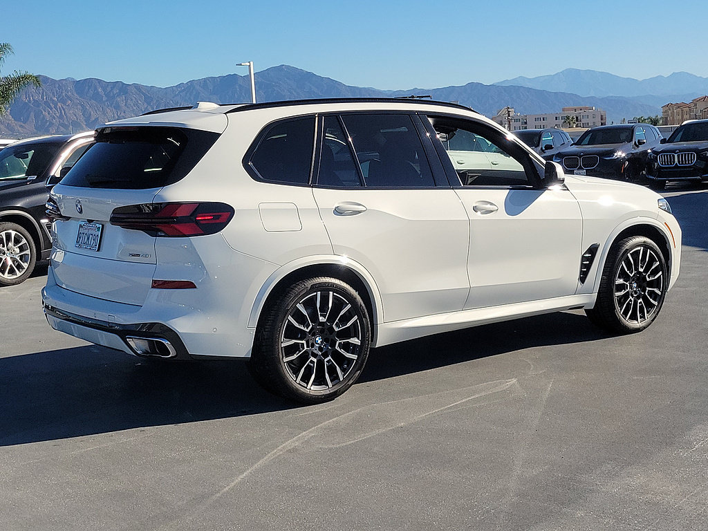 Used 2025 BMW X5 sDrive40i w/ M Sport Package RWD image 3