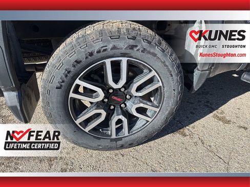Used 2023 GMC Sierra 1500 AT4 image 14