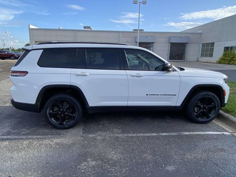 Used 2022 Jeep Grand Cherokee L Laredo RWD image 9