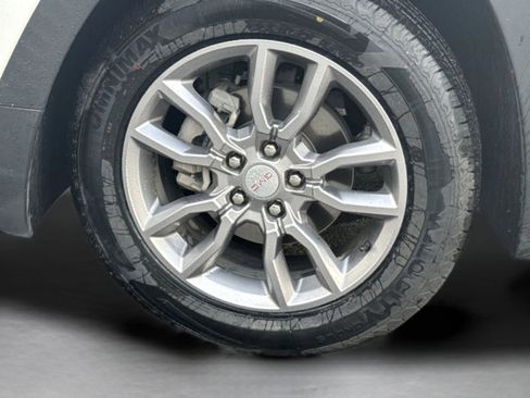 Used 2022 GMC Terrain SLT w/ Tech Package image 32