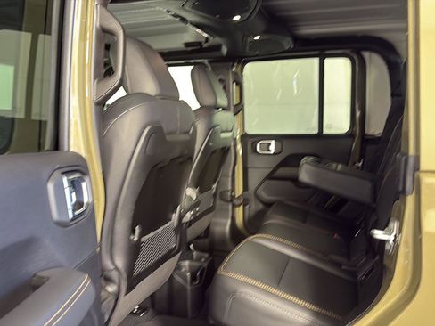 Used 2025 Jeep Gladiator High Tide image 19