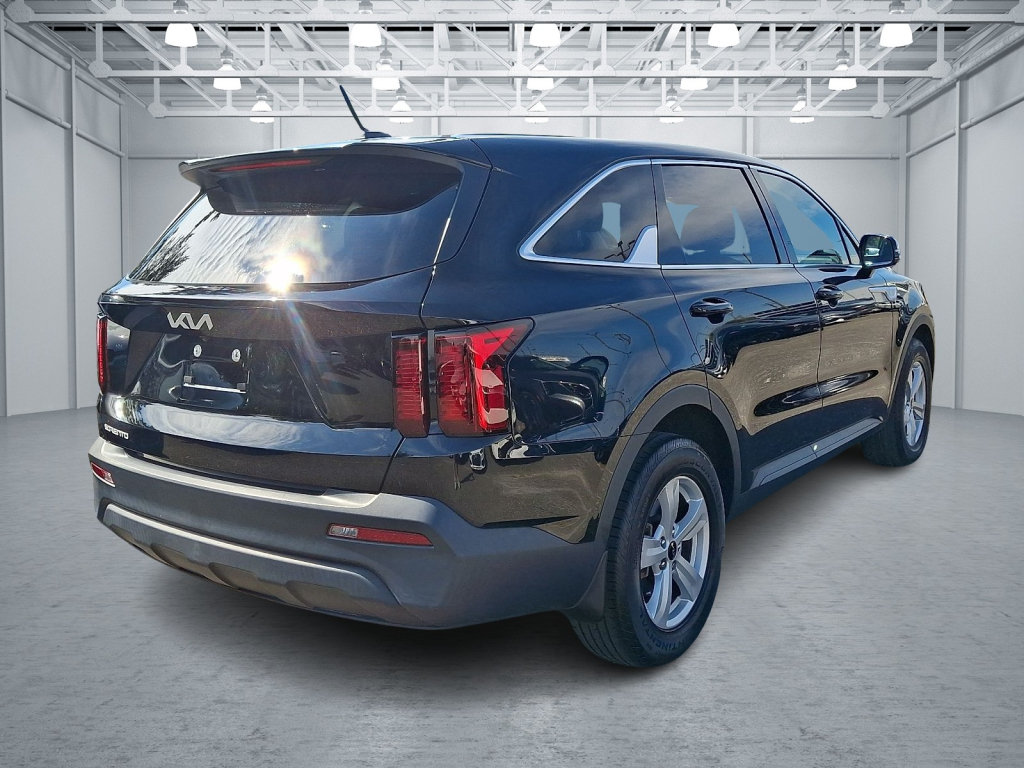 Used 2023 Kia Sorento LX FWD image 5