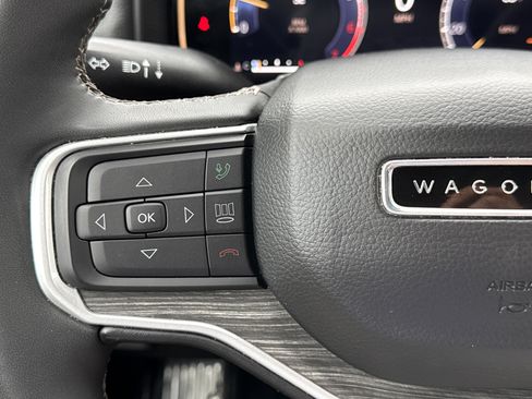 Used 2023 Jeep Wagoneer L Series III w/ Preferred Equipment Group image 17