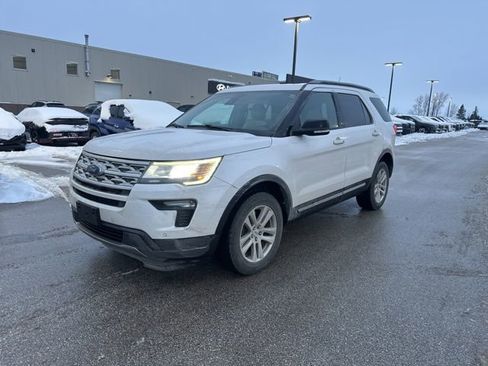 Used 2018 Ford Explorer XLT w/ Equipment Group 202A image 7