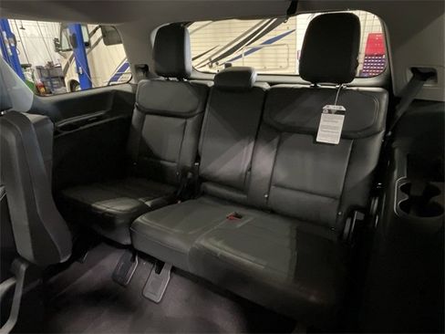 New 2025 Ford Expedition Active image 30