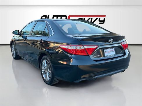Used 2016 Toyota Camry SE image 5