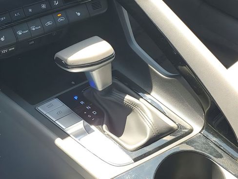 Certified 2025 Hyundai Elantra SEL FWD image 15
