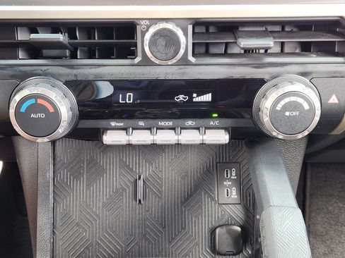Used 2024 Toyota Tacoma TRD Sport AWD/4WD image 20