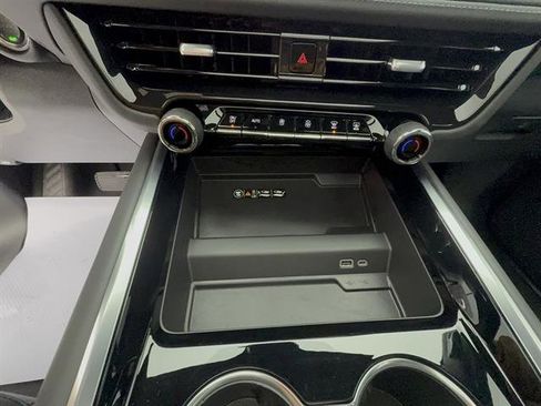 Used 2025 Chevrolet Tahoe Z71 image 17