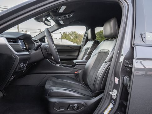 Used 2024 Jeep Grand Cherokee L Laredo image 12