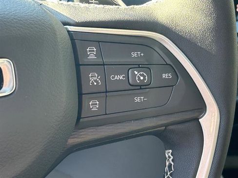 New 2025 Jeep Grand Cherokee Altitude image 12