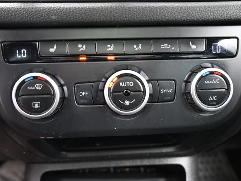 Used 2014 Volkswagen Tiguan SEL AWD/4WD image 17