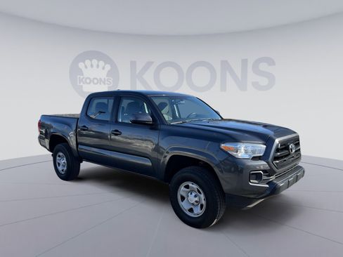 Used 2017 Toyota Tacoma SR w/ Tow Package image 10
