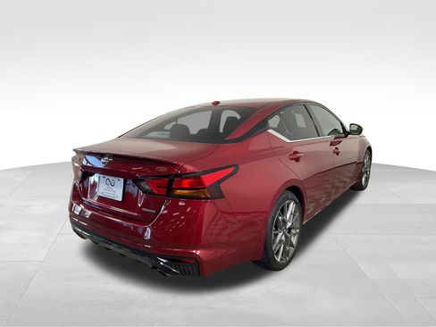 Used 2024 Nissan Altima 2.0 SR image 8