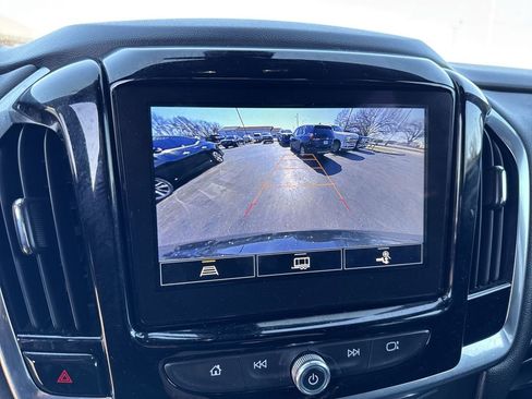 Used 2023 Chevrolet Traverse LT image 17