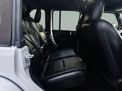 Used 2022 Jeep Wrangler Unlimited Sahara w/ Cold Weather Group AWD/4WD image 33