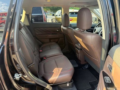 Used 2018 Mitsubishi Outlander SEL AWD/4WD image 21