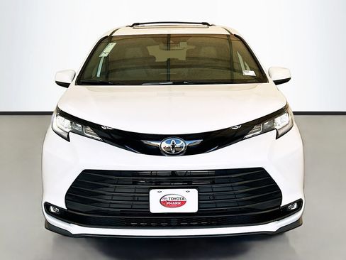 New 2026 Toyota Sienna XLE Woodland Edition AWD/4WD image 2