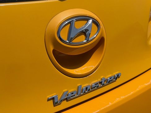 Used 2013 Hyundai Veloster w/ Style Pkg FWD image 10