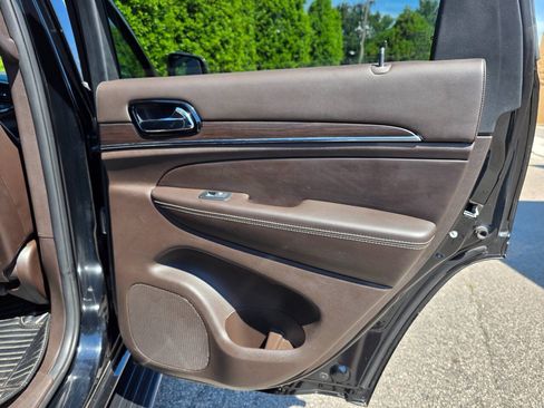 Used 2019 Jeep Grand Cherokee Overland RWD image 35