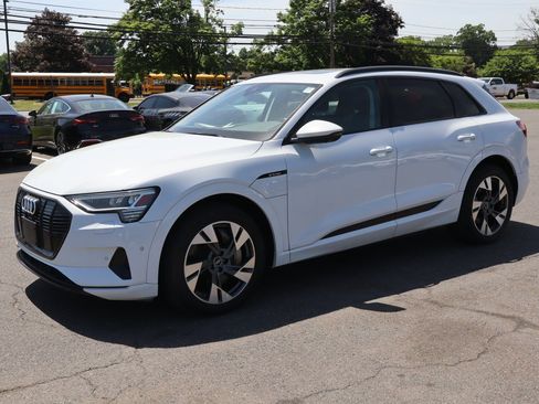 Used 2021 Audi e-tron Premium w/ Convenience Plus Package AWD/4WD image 1