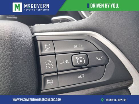 Used 2023 Jeep Grand Cherokee Limited w/ Black Appearance Package AWD/4WD image 26