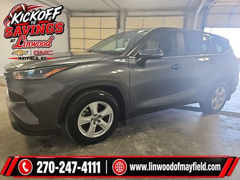 Used 2023 Toyota Highlander LE AWD/4WD image 5