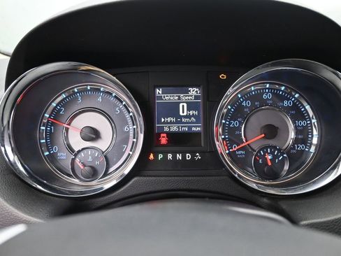 Used 2013 Chrysler Town & Country Touring image 31