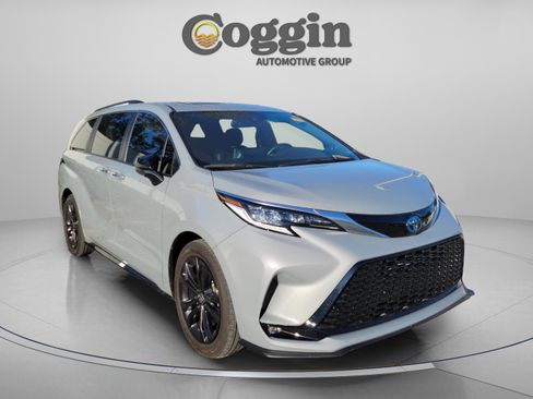 Certified 2024 Toyota Sienna XSE w/ XSE Premium Package image 8