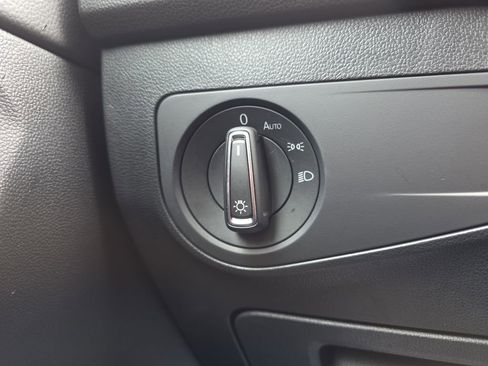 Used 2024 Volkswagen Tiguan SE image 26