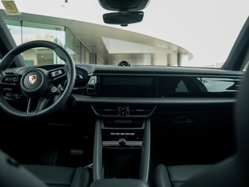 Certified 2025 Porsche Macan Electric image 24