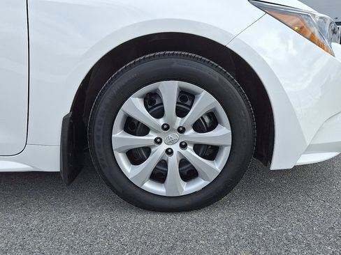 Certified 2025 Toyota Corolla LE image 9