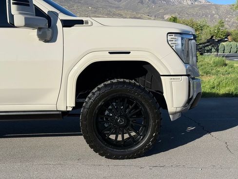 Used 2026 GMC Sierra 2500 AT4 AWD/4WD image 3
