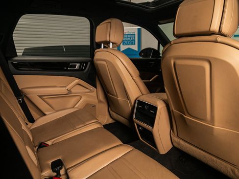 Used 2019 Porsche Cayenne AWD/4WD image 29