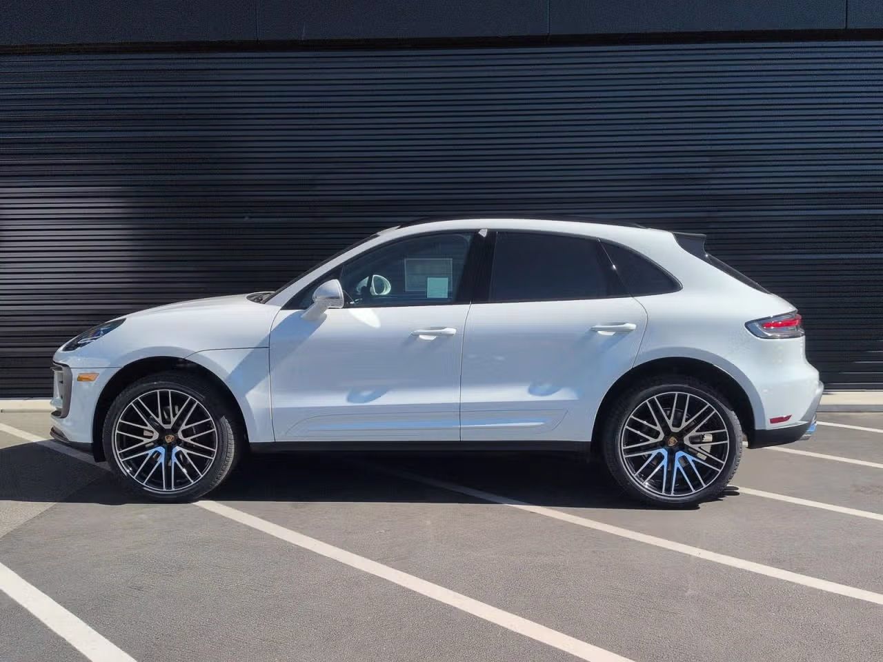 Certified 2026 Porsche Macan AWD/4WD image 2