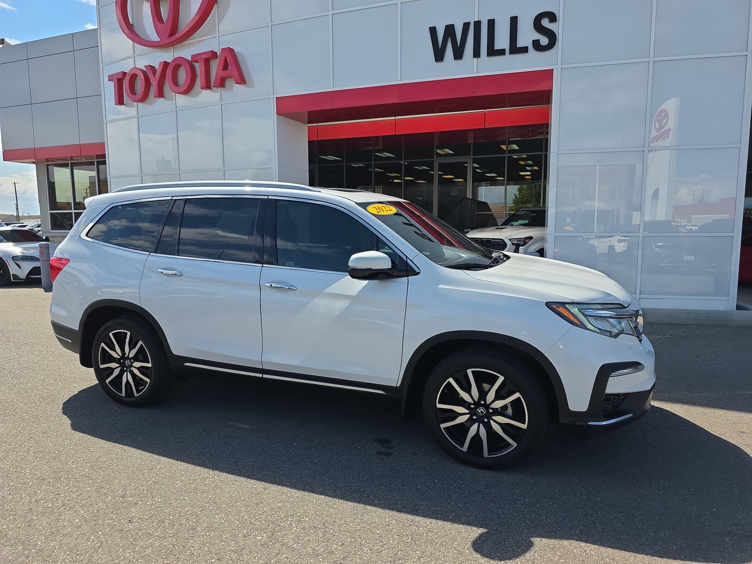 Used 2022 Honda Pilot Touring image 1